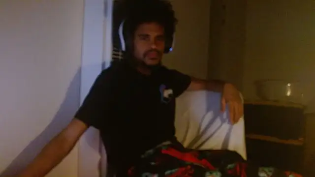 Snapshot of Mrmakeherwet_Tez chatting on November 2025 05:29:02 AM Mrmakeherwet Tez online show from November 2025 05:29:02 AM