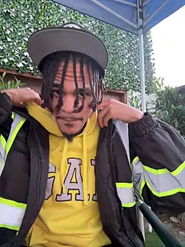 Snapshot of Mrmakeherwet_Tez chatting on December 2025 12:49:02 AM Mrmakeherwet Tez online show from December 2025 12:49:02 AM