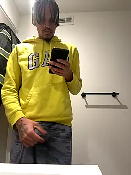 Snapshot of Mrmakeherwet_Tez chatting on December 2025 06:19:01 AM Mrmakeherwet Tez online show from December 2025 06:19:01 AM