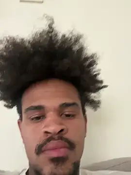 Snapshot of Mrmakeherwet_Tez chatting on February 2026 10:47:01 PM Mrmakeherwet Tez online show from February 2026 10:47:01 PM