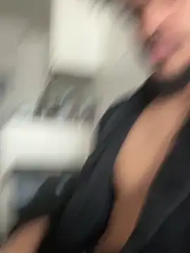 Snapshot of Mrmakeherwet_Tez chatting on February 2026 12:09:01 AM Mrmakeherwet Tez online show from February 2026 12:09:01 AM