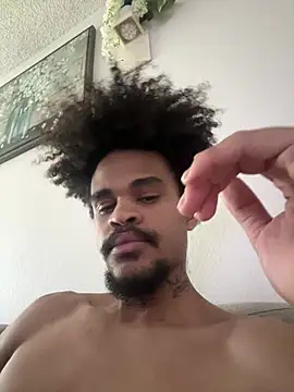 Snapshot of Mrmakeherwet_Tez chatting on February 2026 04:06:01 PM Mrmakeherwet Tez online show from February 2026 04:06:01 PM