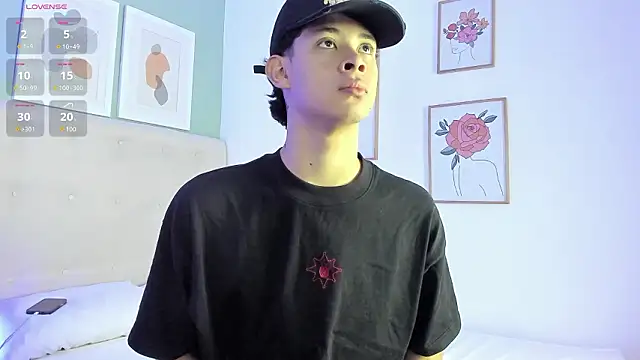 ApoloRicci online show from February 2026 07:30:02 PM