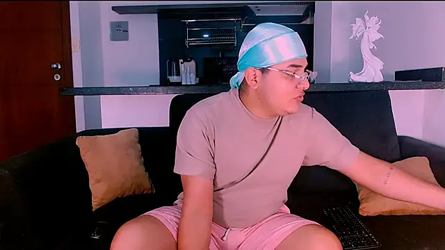 Santo Pecado  online show from October 2025 12:17:02 PM