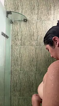 Kmiii21 online show from December 2025 08:15:01 PM