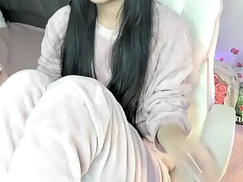 Snapshot of NewMoon2x chatting on January 2026 06:44:01 PM NewMoon2x online show from January 2026 06:44:01 PM