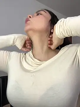 Selena Roa online show from December 2025 04:47:02 PM