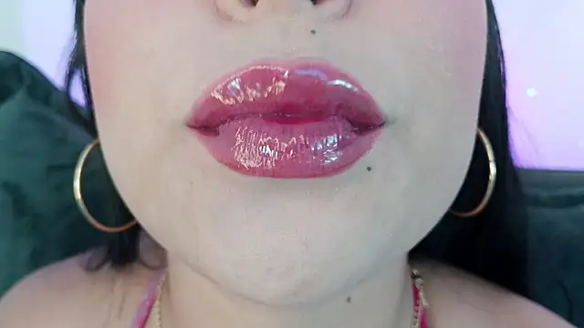 mia roux1 online show from May 2026 10:28:02 PM