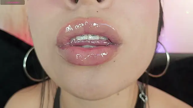 mia roux1 online show from June 2026 11:03:01 PM