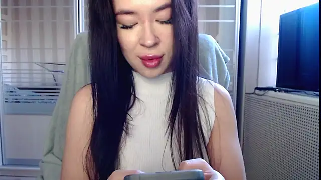 Laura miss online show from November 2025 11:09:02 AM