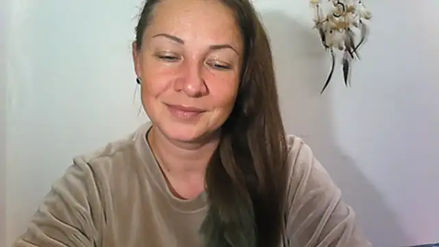 Snapshot of LucyTop chatting on November 2025 09:15:02 PM LucyTop online show from November 2025 09:15:02 PM