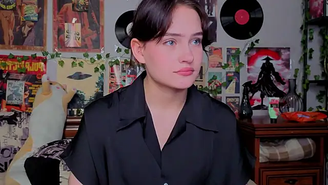 Snapshot of SusannDimanche chatting on November 2025 07:37:01 PM SusannDimanche online show from November 2025 07:37:01 PM