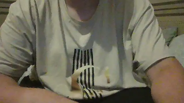 Snapshot of guywithboobs chatting on October 2025 05:20:02 PM guywithboobs online show from October 2025 05:20:02 PM