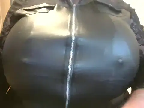 Snapshot of guywithboobs chatting on March 2026 05:44:02 AM guywithboobs online show from March 2026 05:44:02 AM