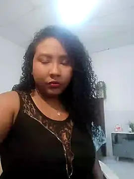 KaroldelaTorree online show from November 2025 08:08:01 PM