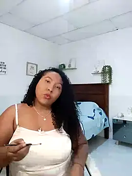 KaroldelaTorree online show from November 2025 08:08:01 PM