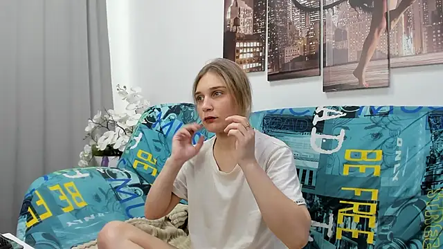 Tenderly Sophie online show from May 2026 01:02:02 AM