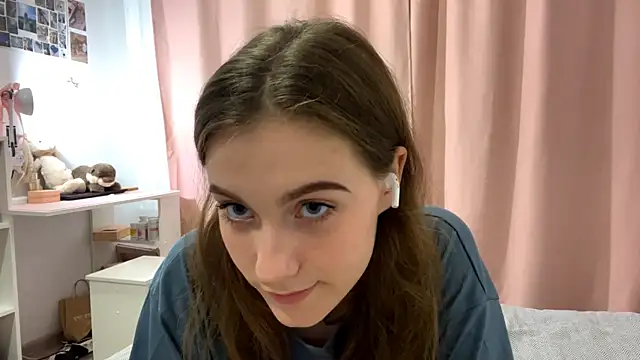 Kira Sanders online show from October 2025 05:04:02 PM