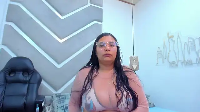 Julieta Owen online show from October 2025 02:31:01 PM