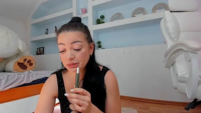 juliexxx online show from May 2026 12:01:01 PM