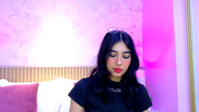 AdelineJhones online show from October 2025 01:46:02 PM