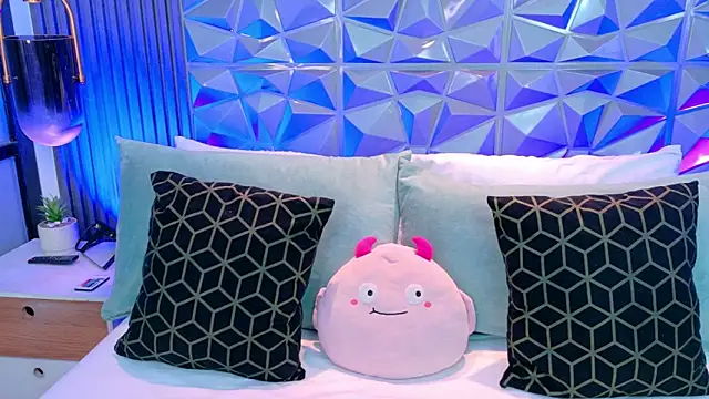 AdelineJhones online show from April 2026 02:18:02 PM