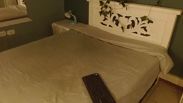 Samantha  Benet online show from November 2025 07:40:02 PM