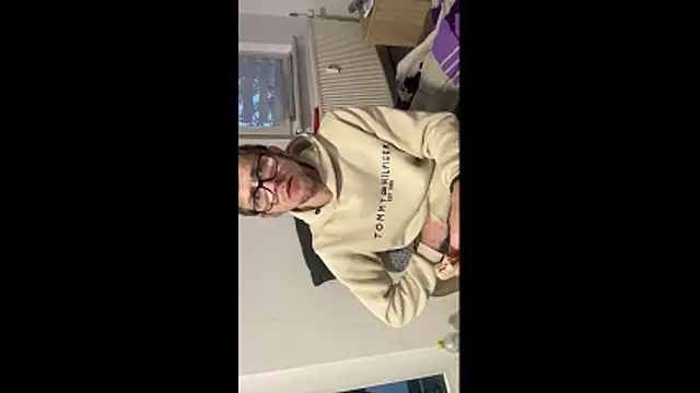 StephPra94 online show from May 2026 10:04:02 PM