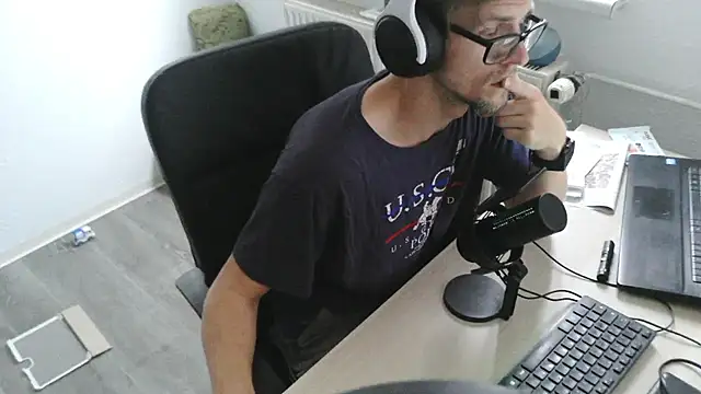 StephPra94 online show from July 2026 12:44:01 PM