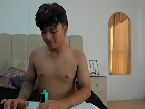 Snapshot of LiamANDJordan chatting on December 2025 07:53:02 PM LiamANDJordan online show from December 2025 07:53:02 PM