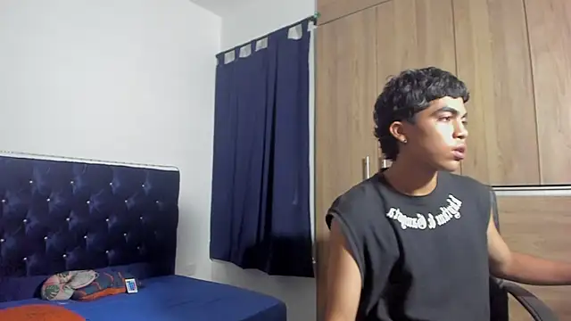 zinhuella420 online show from October 2025 08:03:02 PM