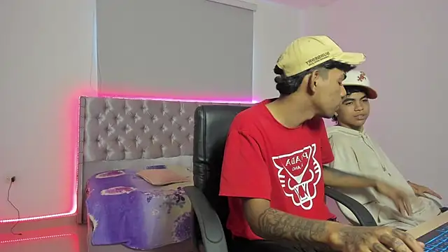 zinhuella420 online show from October 2025 08:22:02 PM