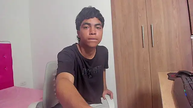 zinhuella420 online show from November 2025 08:10:01 PM