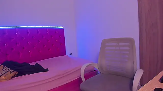 zinhuella420 online show from November 2025 08:31:01 PM