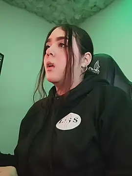 mirandahvelez online show from October 2025 07:24:02 PM