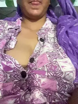 Snapshot of Cute_Marina chatting on May 2026 03:07:02 PM Cute Marina online show from May 2026 03:07:02 PM