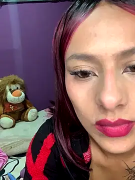 Snapshot of Emilyy-18 chatting on November 2025 01:27:01 AM Emilyy-18 online show from November 2025 01:27:01 AM