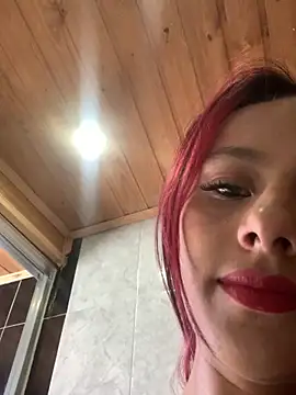 Snapshot of Emilyy-18 chatting on November 2025 06:29:01 PM Emilyy-18 online show from November 2025 06:29:01 PM