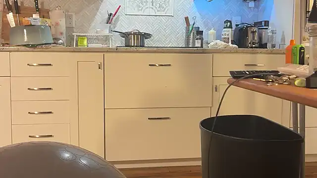 Snapshot of andrenoma427 chatting on November 2025 04:12:02 AM andrenoma427 online show from November 2025 04:12:02 AM