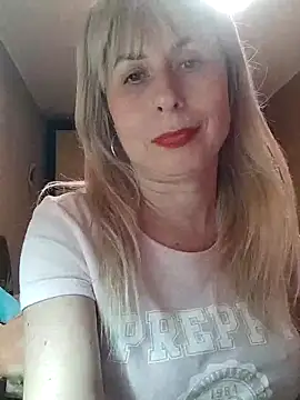 Snapshot of SelinaLovqx chatting on December 2025 07:31:01 PM SelinaLovqx online show from December 2025 07:31:01 PM