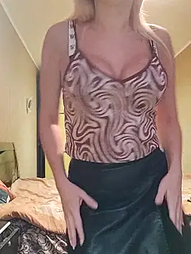 Snapshot of SelinaLovqx chatting on December 2025 11:39:02 AM SelinaLovqx online show from December 2025 11:39:02 AM