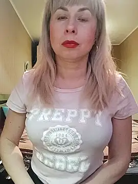 Snapshot of SelinaLovqx chatting on January 2026 10:28:02 AM SelinaLovqx online show from January 2026 10:28:02 AM