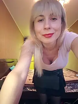 Snapshot of SelinaLovqx chatting on February 2026 01:32:02 PM SelinaLovqx online show from February 2026 01:32:02 PM