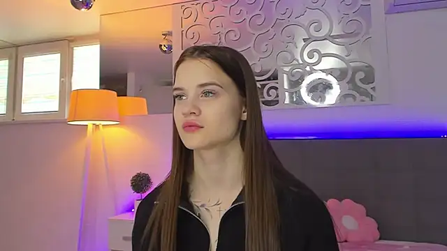 LuisaClover online show from March 2026 01:15:01 PM