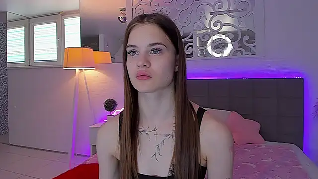 LuisaClover online show from May 2026 12:34:02 PM