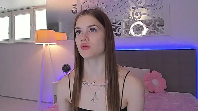 LuisaClover online show from May 2026 12:23:02 PM