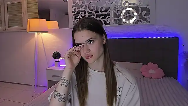 LuisaClover online show from June 2026 12:15:01 AM