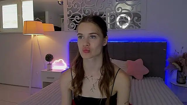 LuisaClover online show from July 2026 01:07:01 PM