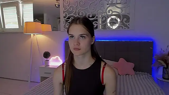 LuisaClover online show from July 2026 12:23:01 PM