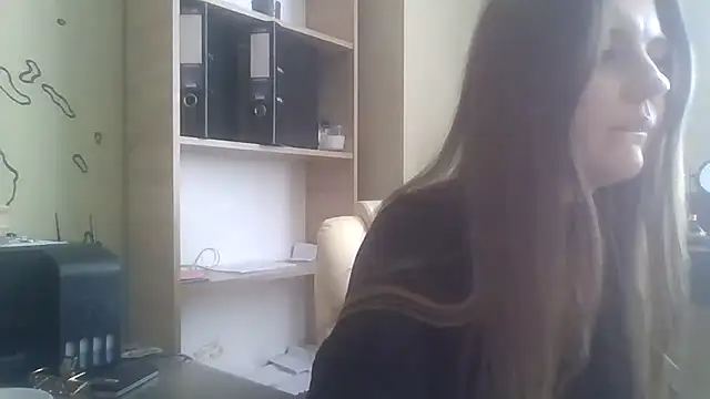 Snapshot of DollyRoma chatting on October 2025 09:57:01 AM DollyRoma online show from October 2025 09:57:01 AM